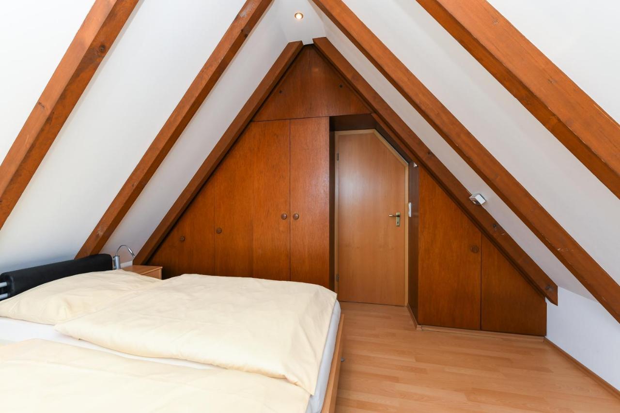 Hus achtern Diek Bensersiel Buitenkant foto