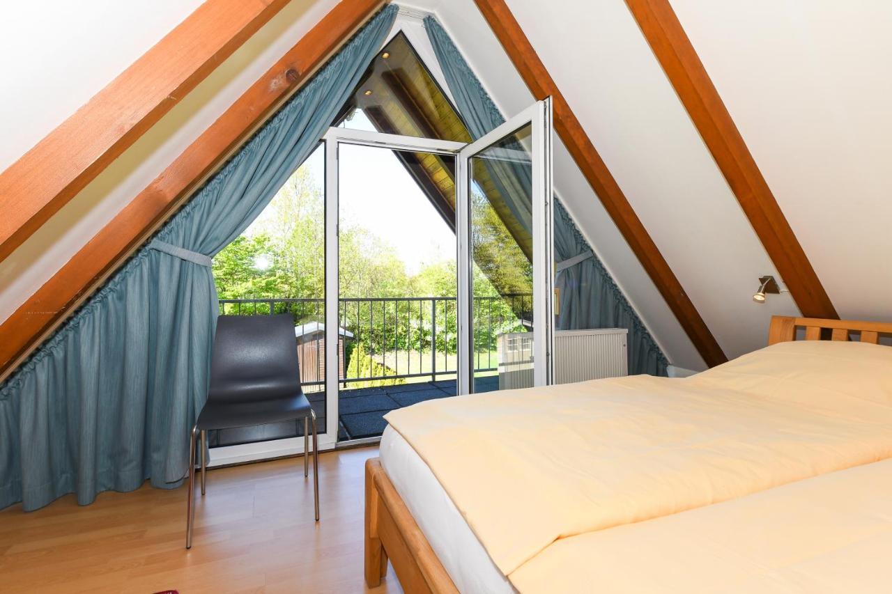 Hus achtern Diek Bensersiel Buitenkant foto